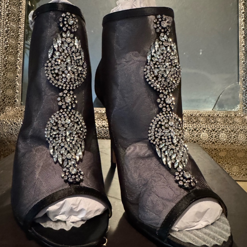 ✨ Badgley Mischka Rana Mesh Open Toe Heeled Bootie – Crystal Detail – Size 8 ✨